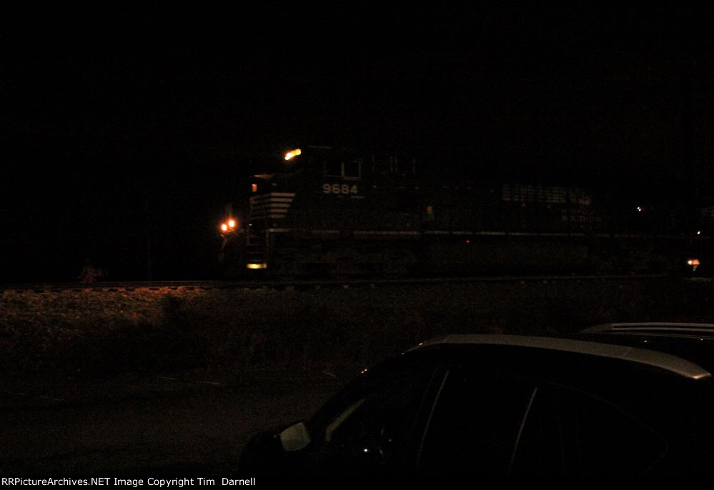 NS 9684 leading 69M ballast train